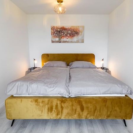 Cozy Apartment Near City Centrum And Bratislava Airport ภายนอก รูปภาพ