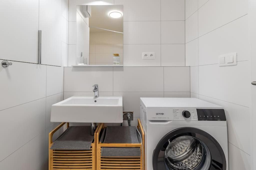 Cozy Apartment Near City Centrum And Bratislava Airport ภายนอก รูปภาพ