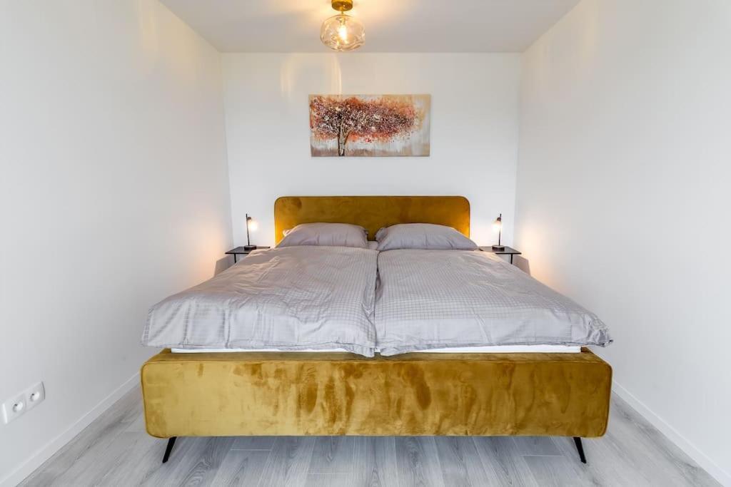 Cozy Apartment Near City Centrum And Bratislava Airport ภายนอก รูปภาพ